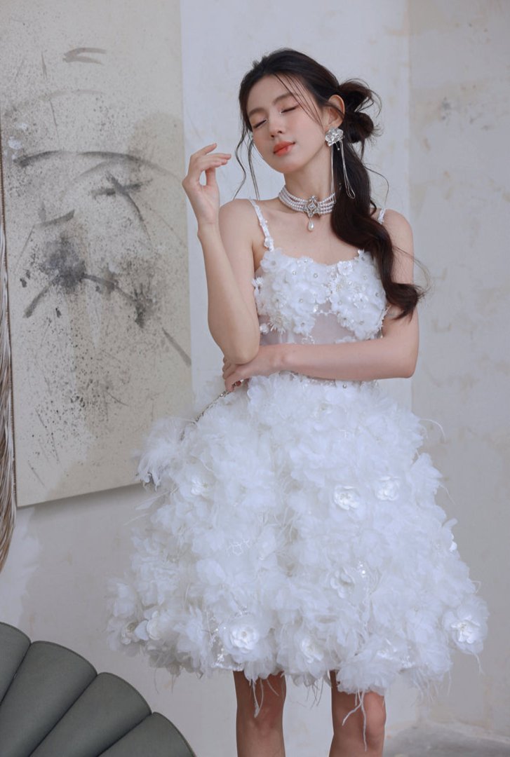 DOLLY Elegant White Embroidery Sleeveless short full Wedding Dress-Benny