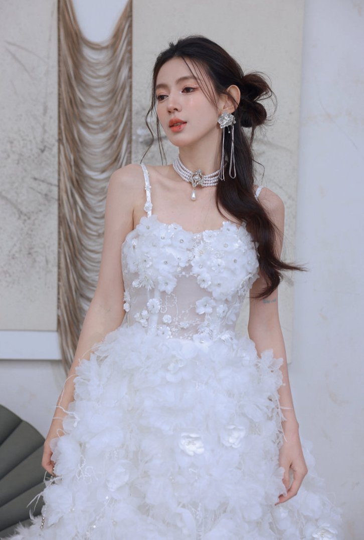 DOLLY Elegant White Embroidery Sleeveless short full Wedding Dress-Benny