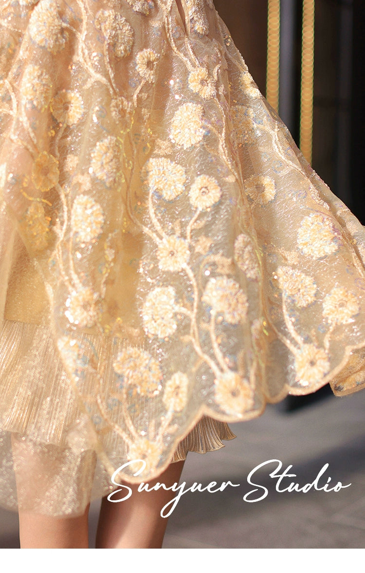Exquisite Three-dimensional flower cape top + gilt wavy short suit set - Ilyia