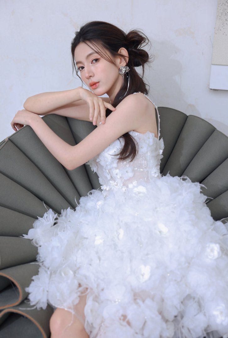 DOLLY Elegant White Embroidery Sleeveless short full Wedding Dress-Benny