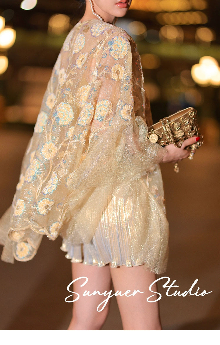 Exquisite Three-dimensional flower cape top + gilt wavy short suit set - Ilyia