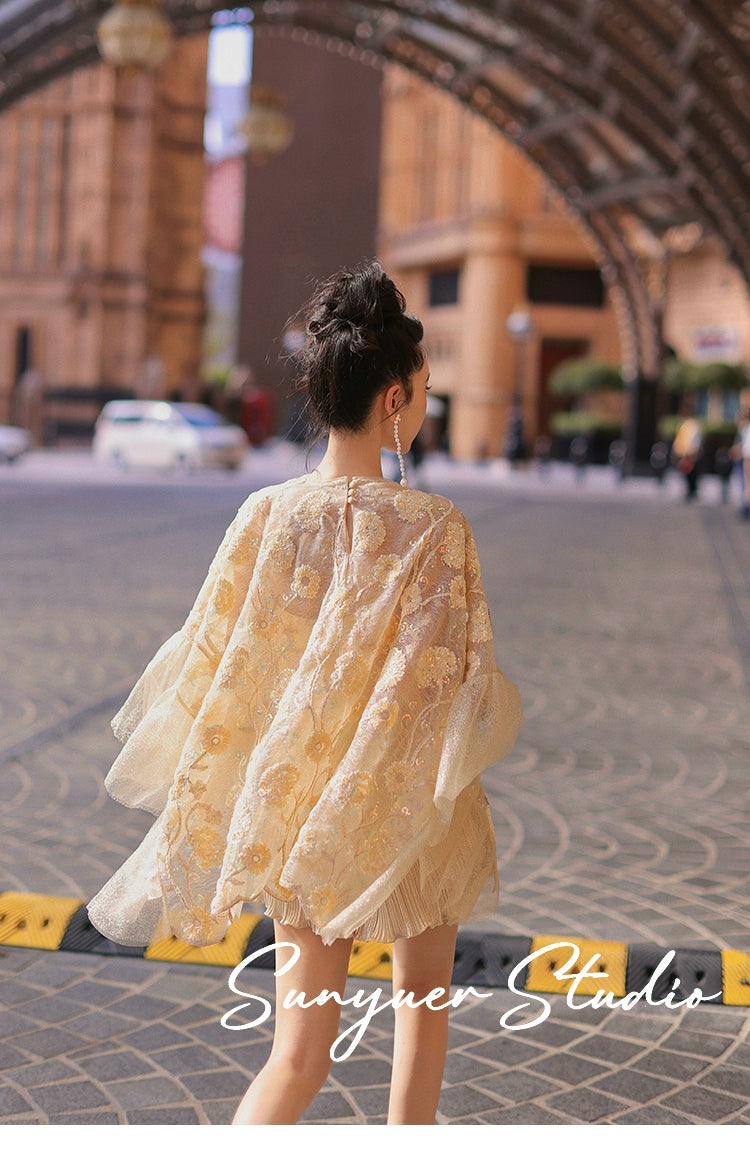 Exquisite Three-dimensional flower cape top + gilt wavy short suit set - Ilyia