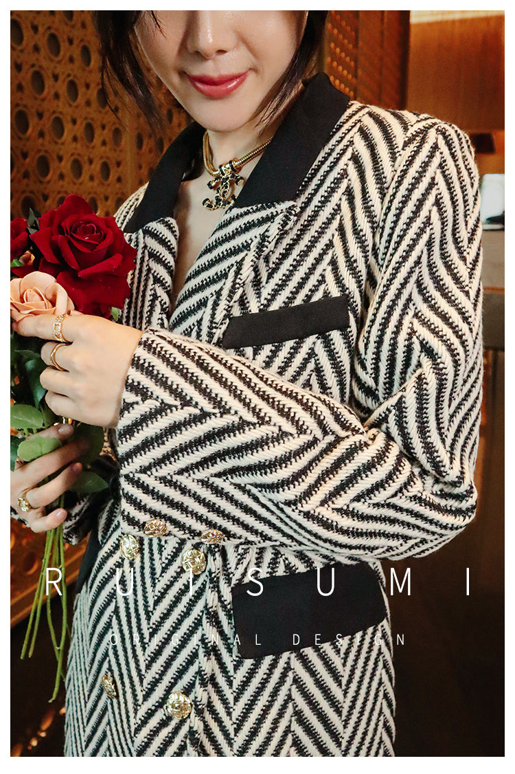 Design sense niche high-end black and white herringbone stitching classic suit collar long coat- Duli