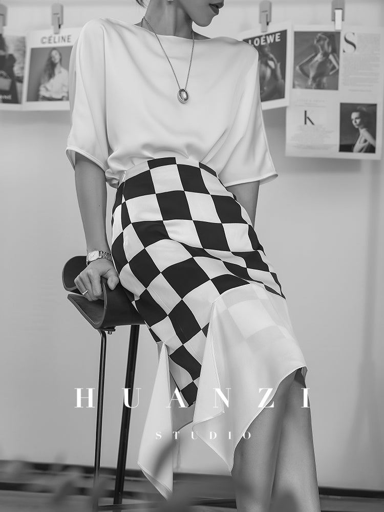 Huanzi custom triacetic acid silk checkerboard irregular black and white skirt - Rota