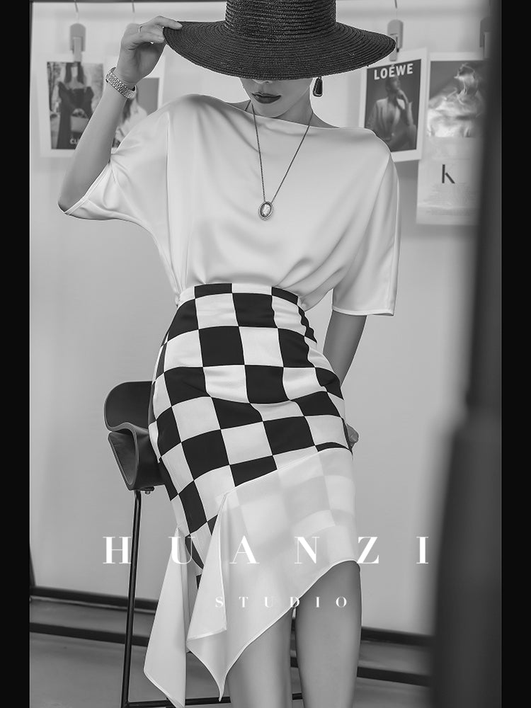 Huanzi custom triacetic acid silk checkerboard irregular black and white skirt - Rota