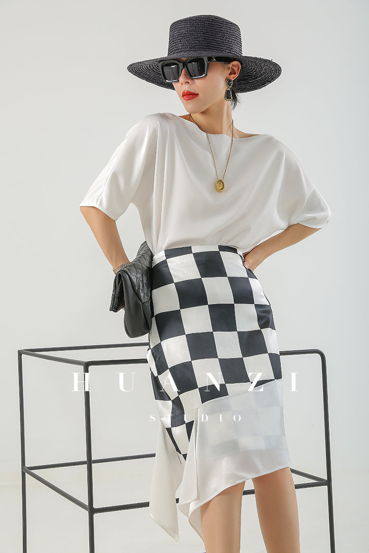 Huanzi custom triacetic acid silk checkerboard irregular black and white skirt - Rota