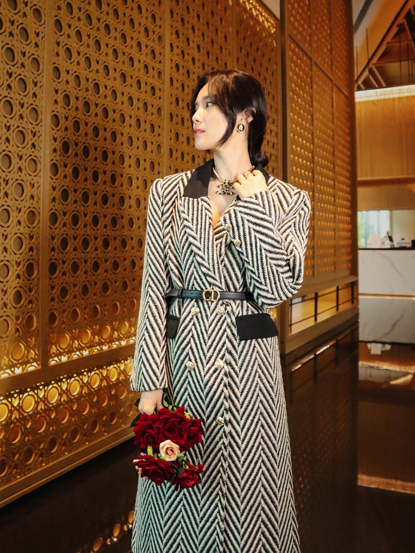 Design sense niche high-end black and white herringbone stitching classic suit collar long coat- Duli