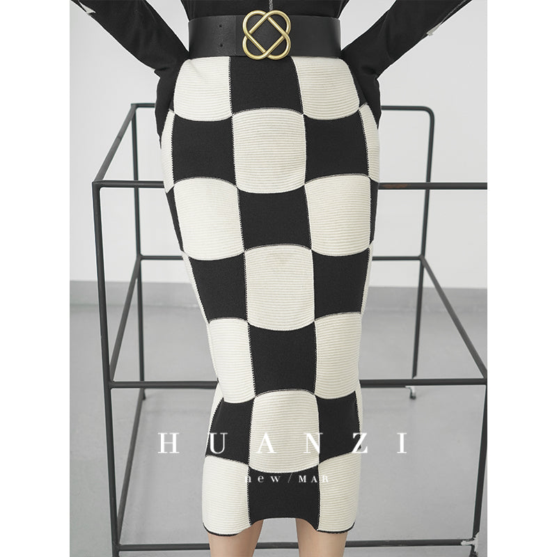 Huanzi classic black and white checkerboard high waist slim knitted fishtail skirt for women- Tiloa