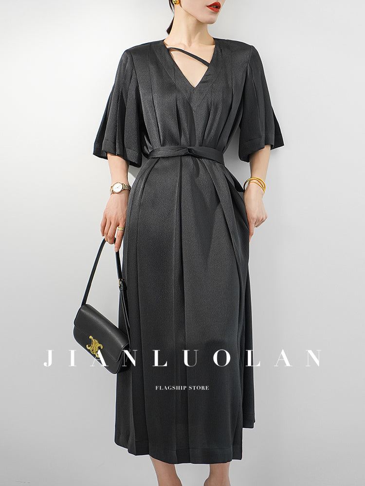 Huanzi high-end satin black V-neck slim pleated dress - Nigoi