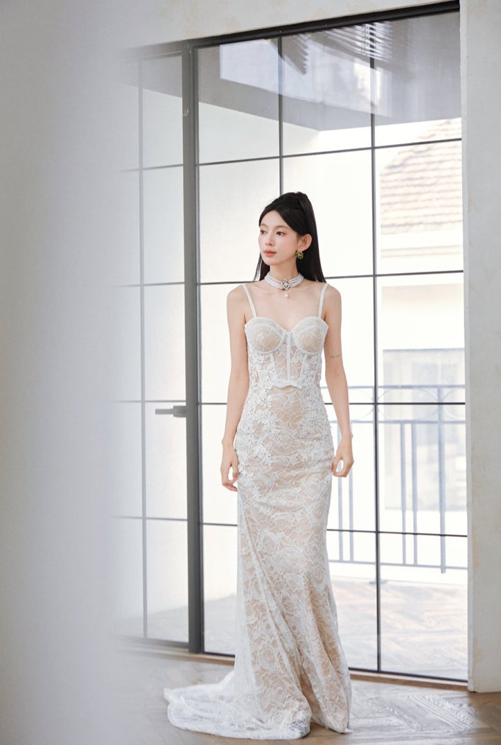 DOLLY Elegant White Sleeveless Lace Slim Fit Long Wedding Dress-SUN