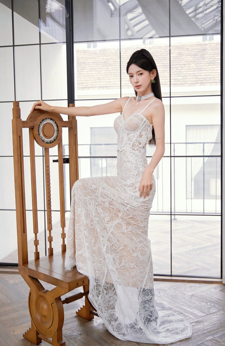 DOLLY Elegant White Sleeveless Lace Slim Fit Long Wedding Dress-SUN