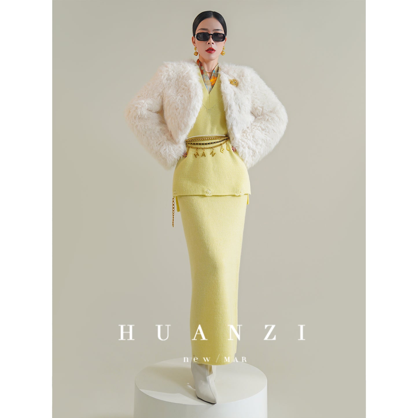 Huanzi custom knitted elegant fashion minimalist lazy V-neck suit fishtail skirt vest cardigan autumn and winter women