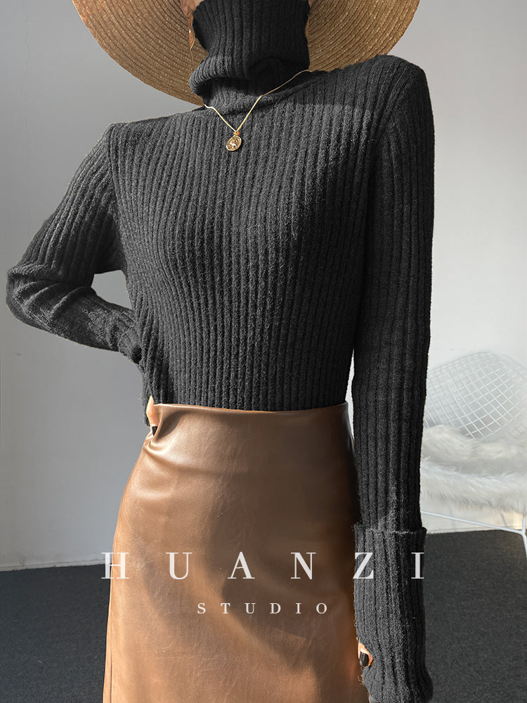 High end pile collar knitted turtleneck sweater -Sulia Black